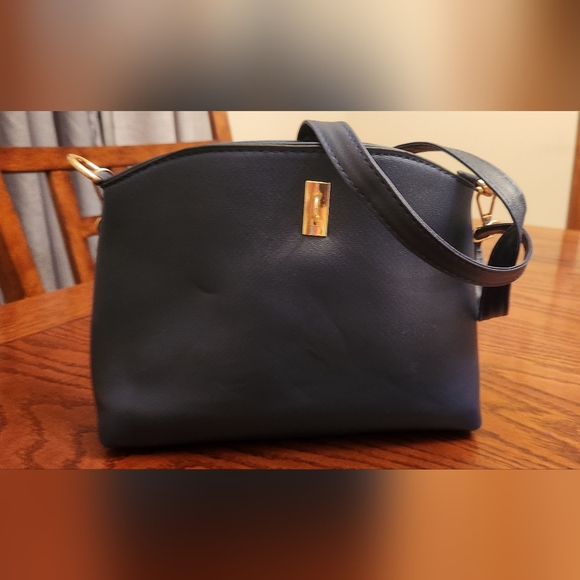 Unknown Handbags - Crossbody Shoulder Bag